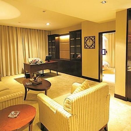 Yinxuan Hotel Shenzhen Longhua ภายนอก รูปภาพ